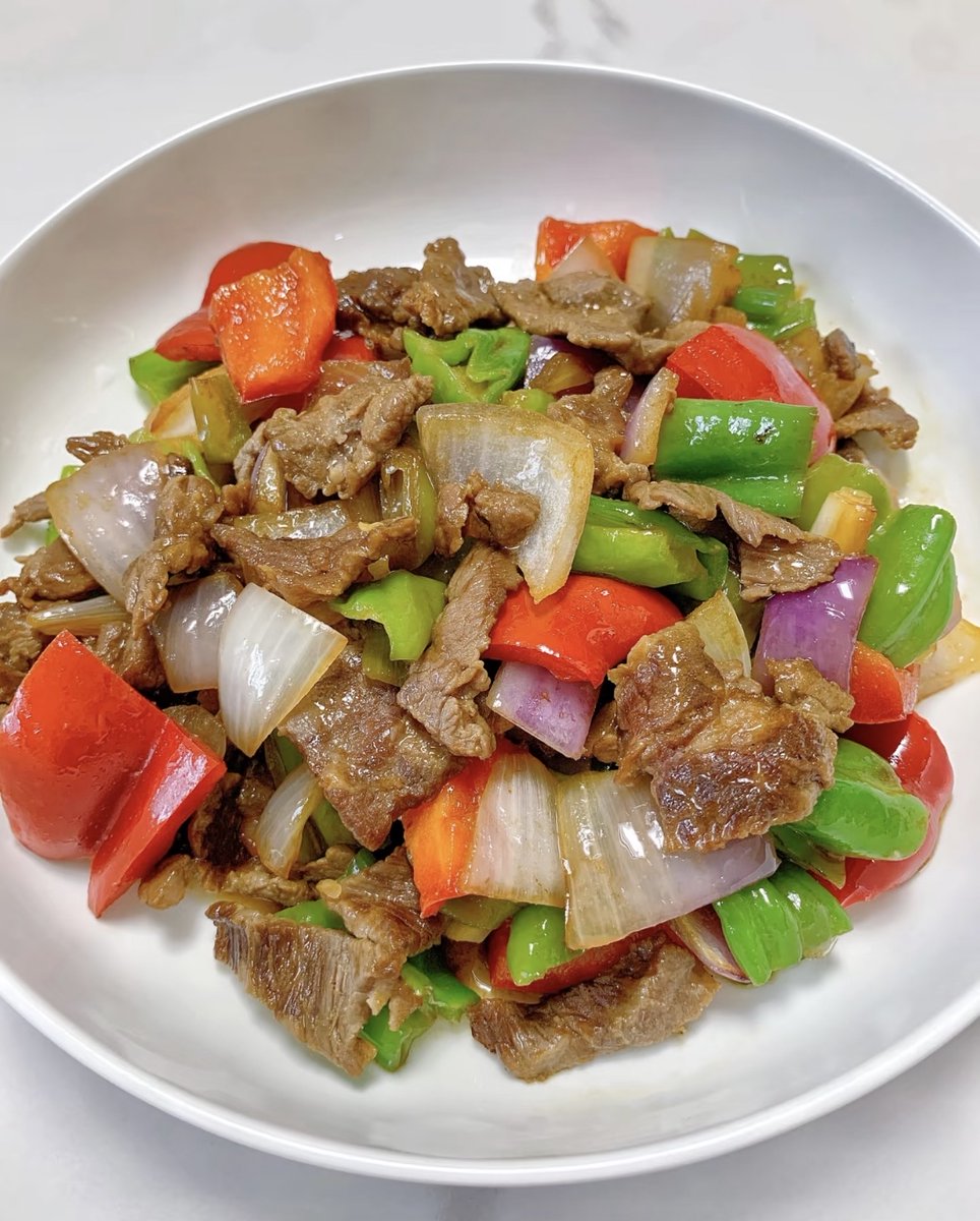 darki201981's tweet photo. Just had the most cozy home-cooked dinner: fluffy steamed rice, stir-fried bok choy with garlic and tender braised pork belly. No fancy stuff, just perfect comfort! https://t.co/GZXf2Ml4Lg