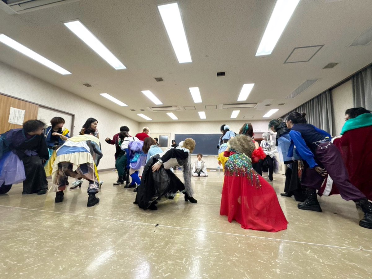 wararaira12's tweet photo. 衣装つき通し稽古の写真をあーっぷ♪
みんなほんと素敵☺️

初日まで、あと5日！

今日の稽古はシーン毎に細かく詰めてます⭐️

幕が開く瞬間まで！
もっともっと良くしていくぞ！

#すたぁじあ https://t.co/BdoZE4825r