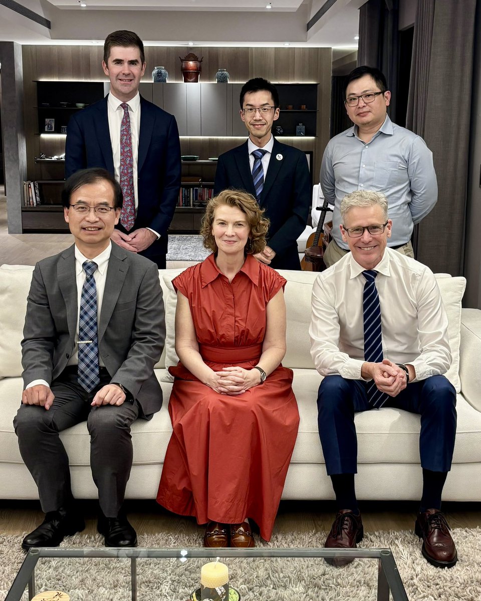 AusOfficeTPE's tweet photo. 很榮幸昨晚與 #台灣 #能源 界的朋友們、以及特別來賓 #澳洲 雪梨新南威爾斯大學 #UNSW #綠色能源國家治理計畫 主持人、Elizabeth Thurbon教授,共度美好的晚餐。 https://t.co/1kwDHCuSxx