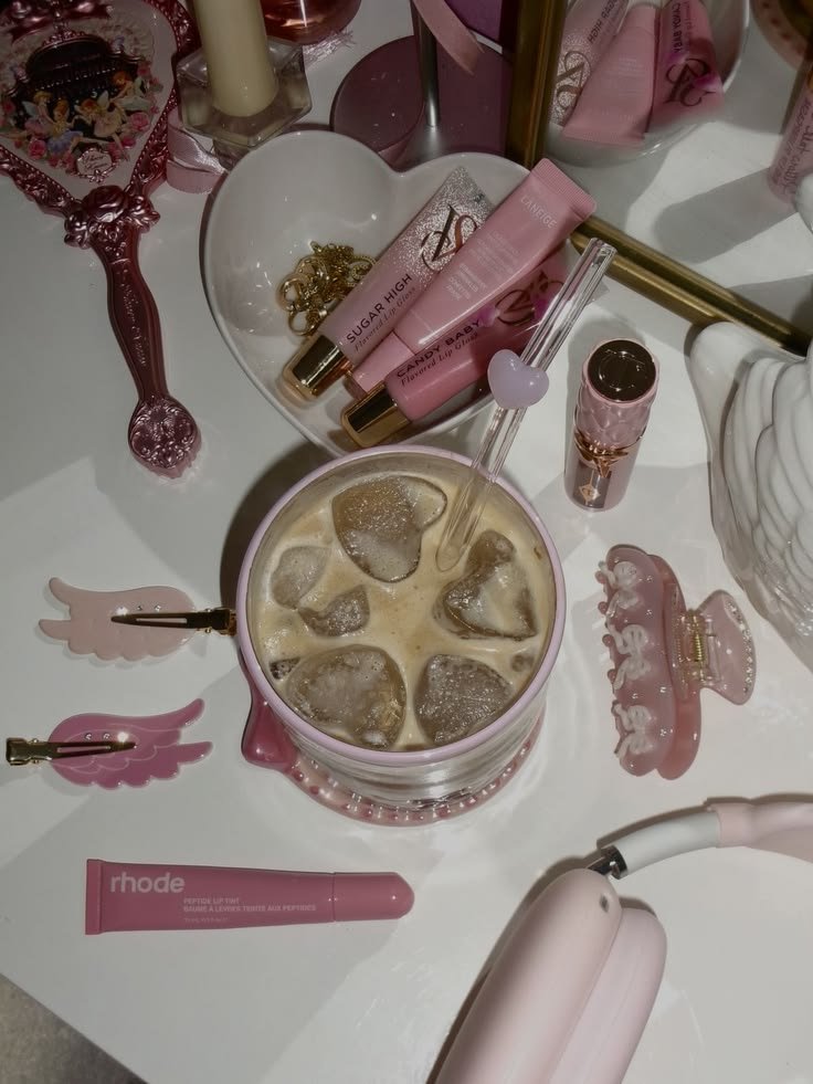 _herlore's tweet photo. I'm just a girl with a very serious commitment to pink https://t.co/n1l3px2zoZ