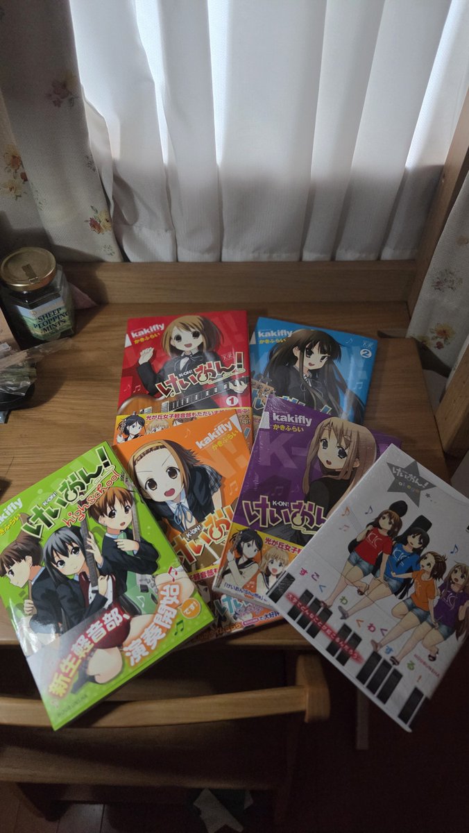 Rio_lm00n471's tweet photo. 実はご褒美に漫画も買いました！！
よ　み　ま　す　
✌✌ https://t.co/NxFBdi8C8B