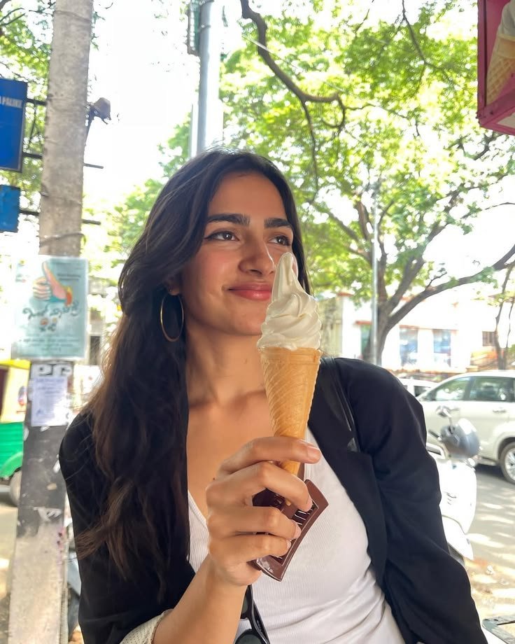BhaagiiF's tweet photo. Ila pattukunnano ledo appude kaaripotundi 😟 https://t.co/LrZBNvHBoH