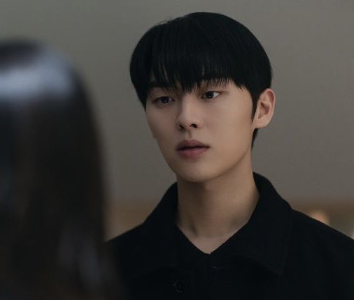 choiiiiface's tweet photo. 본부장콤 https://t.co/MQ5NjqHRV5