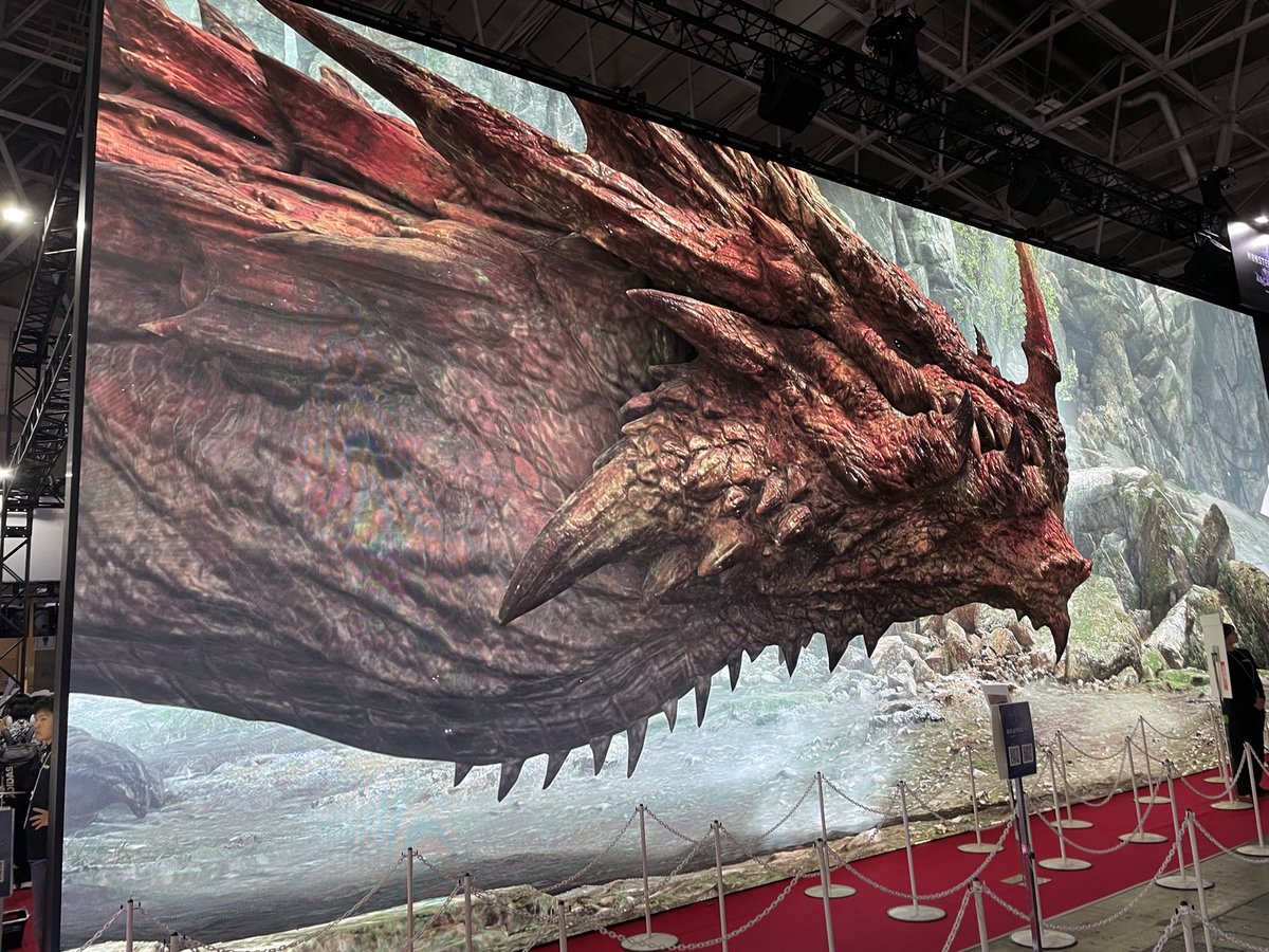 Nobuo_Hatauchi's tweet photo. TGS2026ビジネスデーに参加してきました！MHアセンダンスの平岡ディレクターと色々話したり、試遊も楽しむことができました！ラオシャンロンの実物大には驚き！
あとFF7リベレーションも楽しんできました。どちらも買わなくては！ https://t.co/tomsE9xf1x