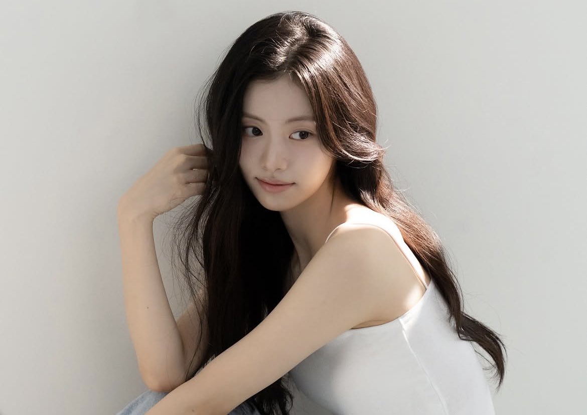 Garam_bunny's tweet photo. วิชวลตาแตก เป็นความสวยที่ใช้แค่คำว่าสวยก็ไม่พอจริงๆ เป็นรูป Concept ที่ชอบมากที่สุดเลยในตอนนี้ การัม ผมลอนอ่อนๆ เสื้อสีขาว เป็นอะไรที่ถูกต้องมากๆ https://t.co/BVNHjGRP7s