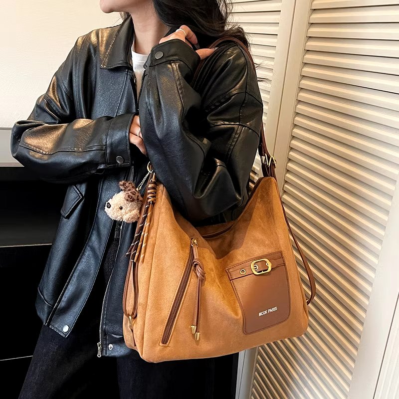 myracunide's tweet photo. Ini mah tinggal selempang, beres. Outfit udah aman✨😍
#taswanita #totebag #tas #racunshopee #outfitidea https://t.co/83iANVtKWZ