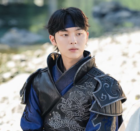 choiiiiface's tweet photo. 복면 쓴 힐러가 이렇게 쳐다보면 안 넘어갈 수 없죠 https://t.co/IQCONFEvOa