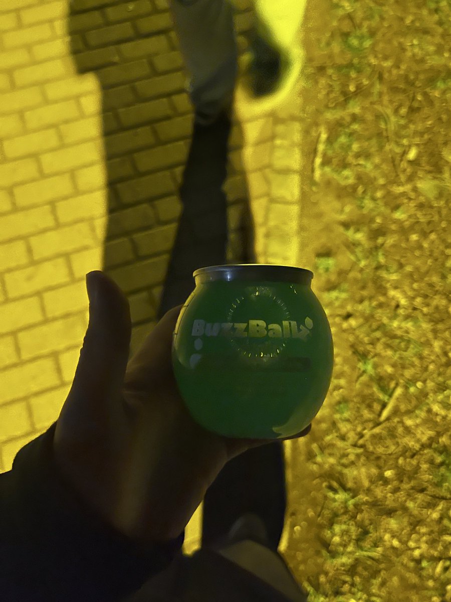 zucozzz's tweet photo. piñas coladas d mierdaaaaa,no tomo niun dia mas de mi vida https://t.co/Ril3NIplcU