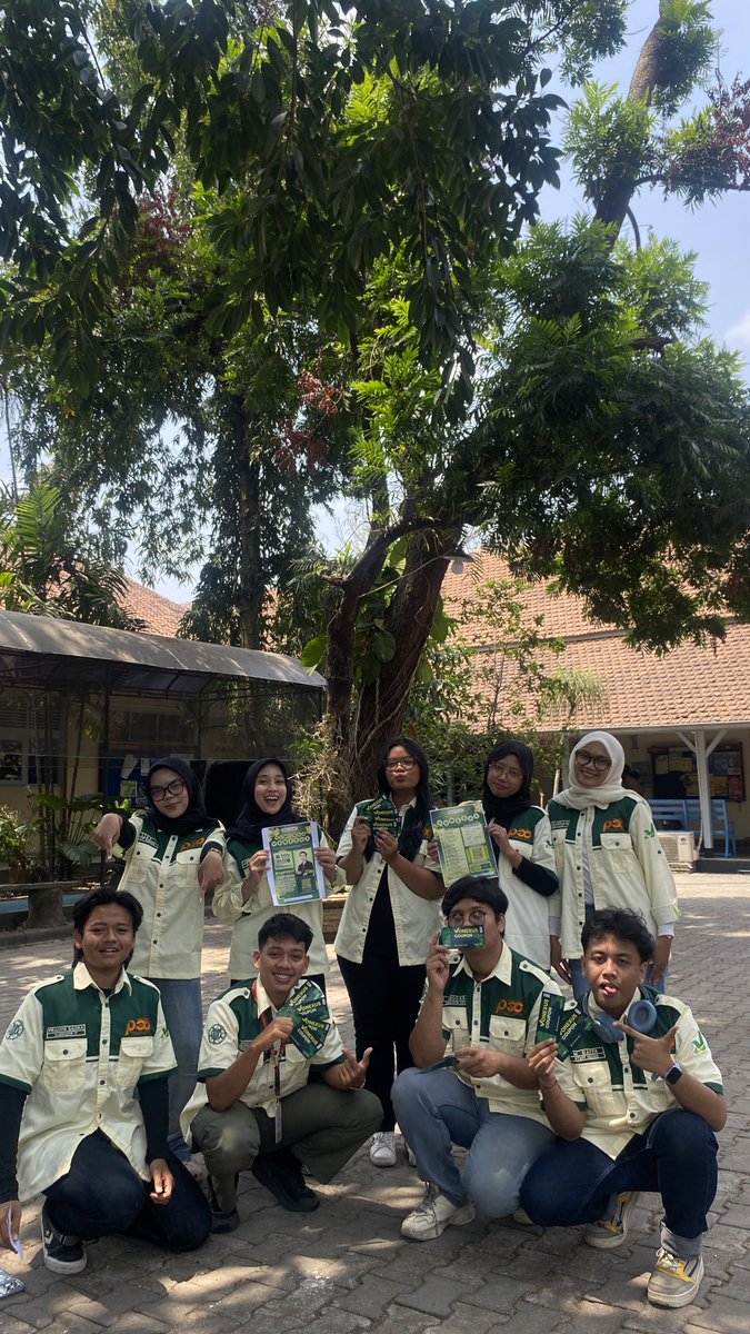 vonexus_ugm's tweet photo. ㅤ  ᅠㅤ  ᅠ
⠀⠀VONEXUS goes to Padmanaba! 👋🏻✨
⠀⠀A little visit to SMA Negeri 3 Yogyakarta 
⠀⠀to share what’s coming at Vonexus!   ᅠㅤ  ᅠ
ㅤ  ᅠㅤ  ᅠ https://t.co/kiqN9kk4q6
