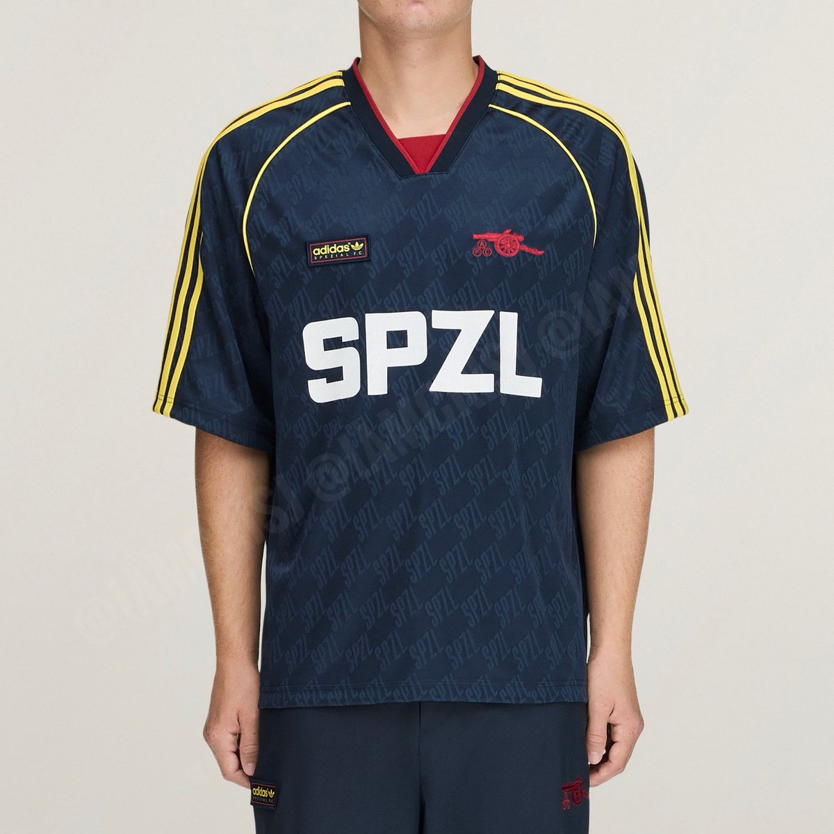 IamCrisJ's tweet photo. The first look at the Arsenal SPZL FC collection. Tracksuit, Polo, Tee and ZX-7500 trainers. https://t.co/xDn0UqPeG1
