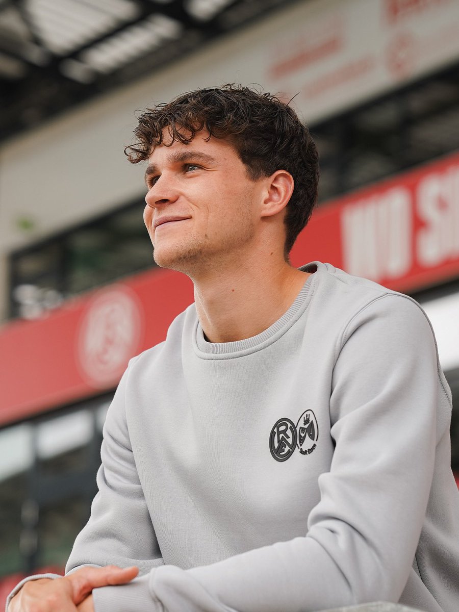 rot_weiss_essen's tweet photo. Rot-Weiss Essen und Stadt Essen gehen in zweite Runde 😮‍💨

Die neue “RWE x Essen“-Kollektion ist der perfekte Look für den nächsten Stadionbesuch. 🏟️

Jetzt im Onlineshop sichern 🛍️ https://t.co/xPKrYaCXhP

#RWE #immeRWEiter #nurderRWE https://t.co/e78rsfUglL