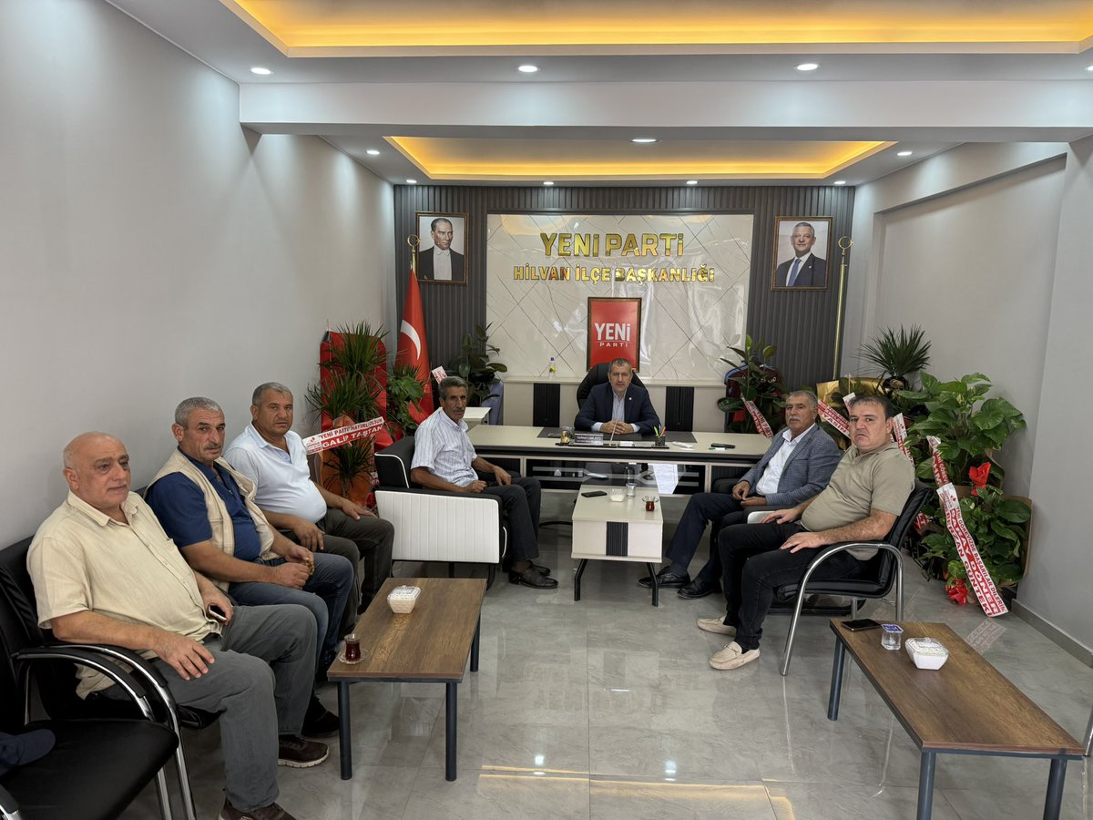 mehmetcelalavci's tweet photo. Hilvanımızın değerli siyasetçilerinden Sayın Hanif Düzme, Yeni Parti Hilvan İlçe Başkanlığımıza hayırlı olsun ziyaretinde bulundu.

Nazik ziyareti ve güzel dilekleri için kendisine teşekkür ediyoruz.
@yenipartiyiz @urfayeniparti https://t.co/pXYGtN2IhK