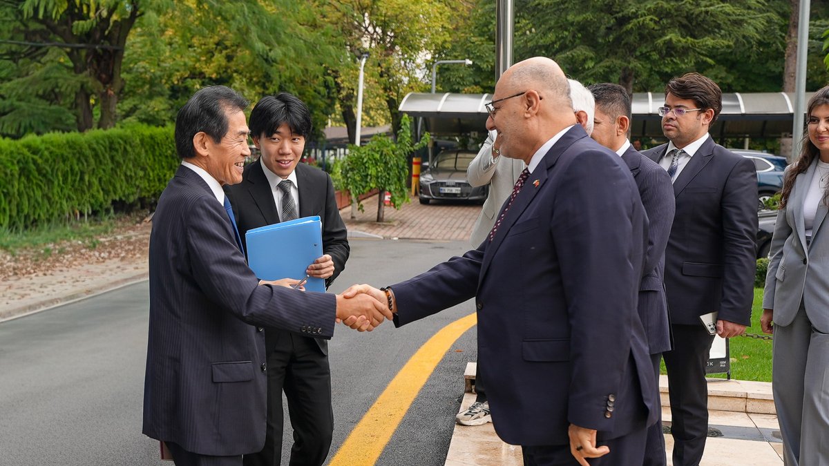 MKEgovtr's tweet photo. 🇯🇵 TÜRKİYE–JAPONYA PARLAMENTOLAR ARASI DOSTLUK GRUBU’NU AĞIRLADIK

Türkiye–Japonya Parlamentolar Arası Dostluk Grubu Başkanı Ichiro Aisawa ve beraberindeki heyet, Millî Savunma Bakan Yardımcımız ve Yönetim Kurulu Başkanımız Alpaslan Kavaklıoğlu ile Genel Müdürümüz İlhami Keleş tarafından ağırlandı.

Ziyaret kapsamında gerçekleştirilen sunumda heyete, Şirketimizin köklü üretim tecrübesi ve mühendislik kabiliyetleri ile Asya-Pasifik bölgesinde yürüttüğü faaliyetler hakkında bilgi verildi.

@tcsavunma 
@alp_kavaklioglu 
@ilhamikeles 

#MillîGüçMKE 🦾🚀🇹🇷