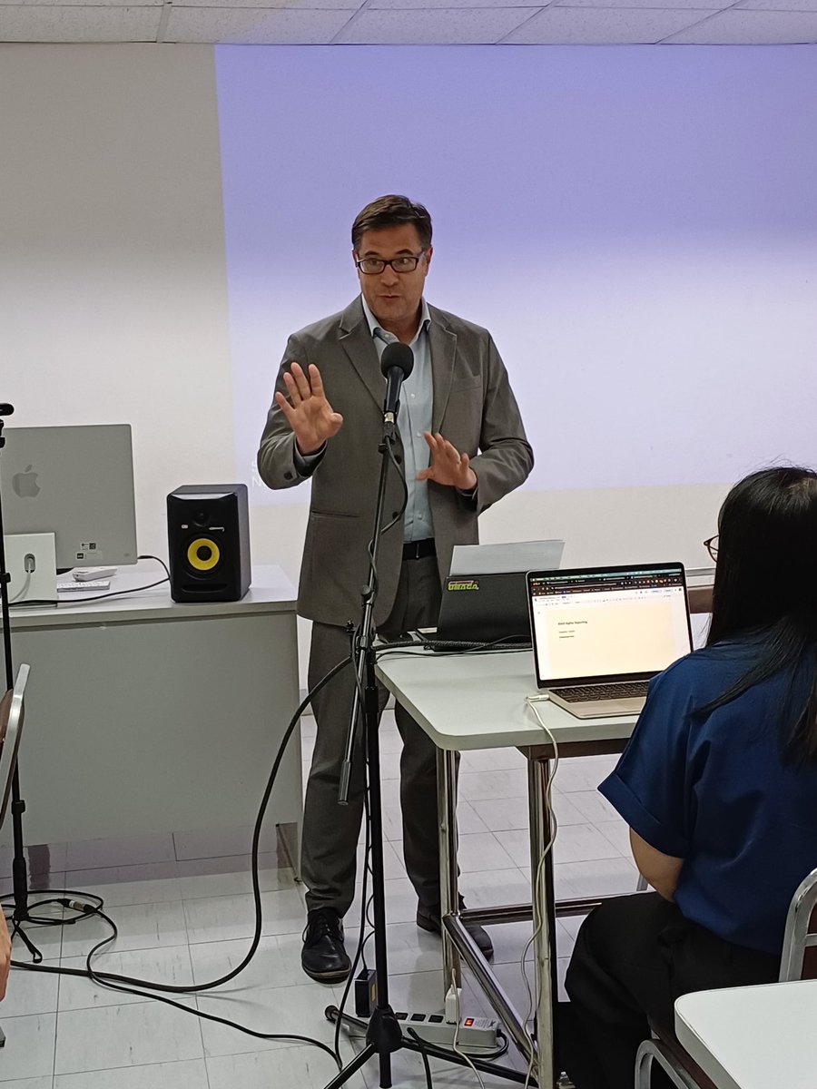 UKRinPH's tweet photo. On 18 September, the Embassy of Ukraine in the Philippines joined the Embassy of Canada, Journalists for Human Rights, and De La Salle University for a two-day journalists’ training on responsible reporting of children’s rights violations. https://t.co/z9US2HmU0B