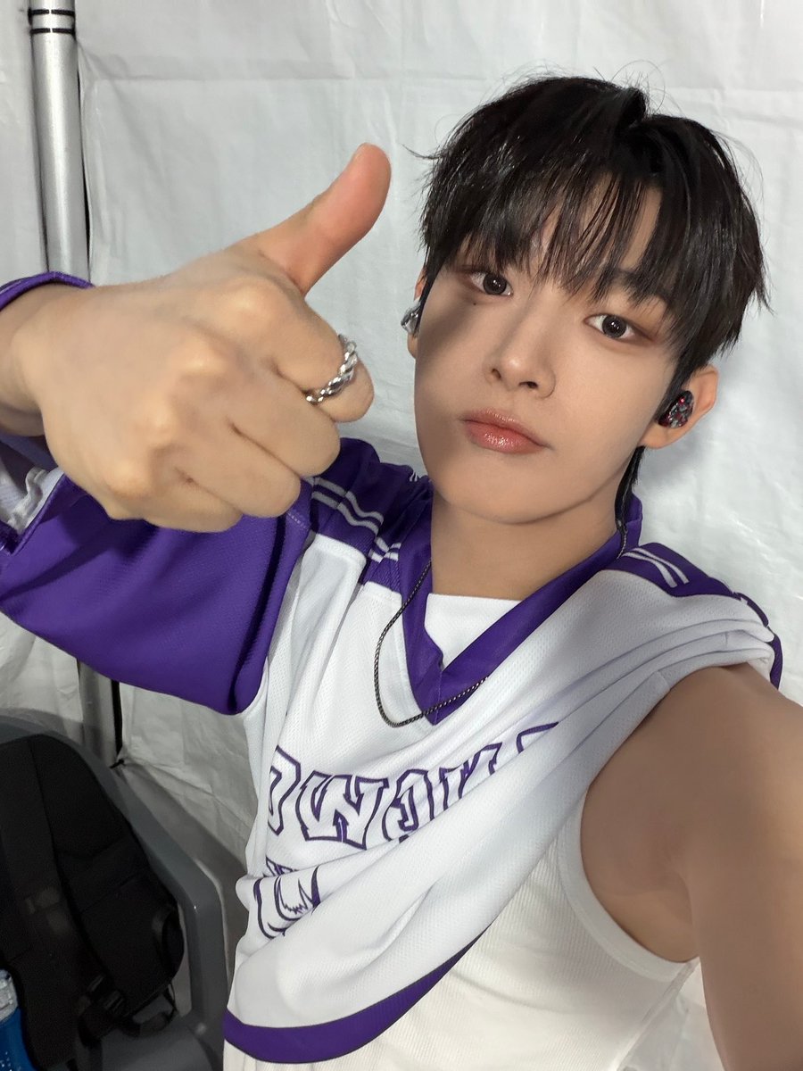 AHOF_official's tweet photo. 강원대 사랑해요!!💜
좀 늦었지만 너무 재밌던 밤이었어요! 감사합니다!!

#AHOF #아홉
#STEVEN #스티븐 https://t.co/jJ2OIQuHaa