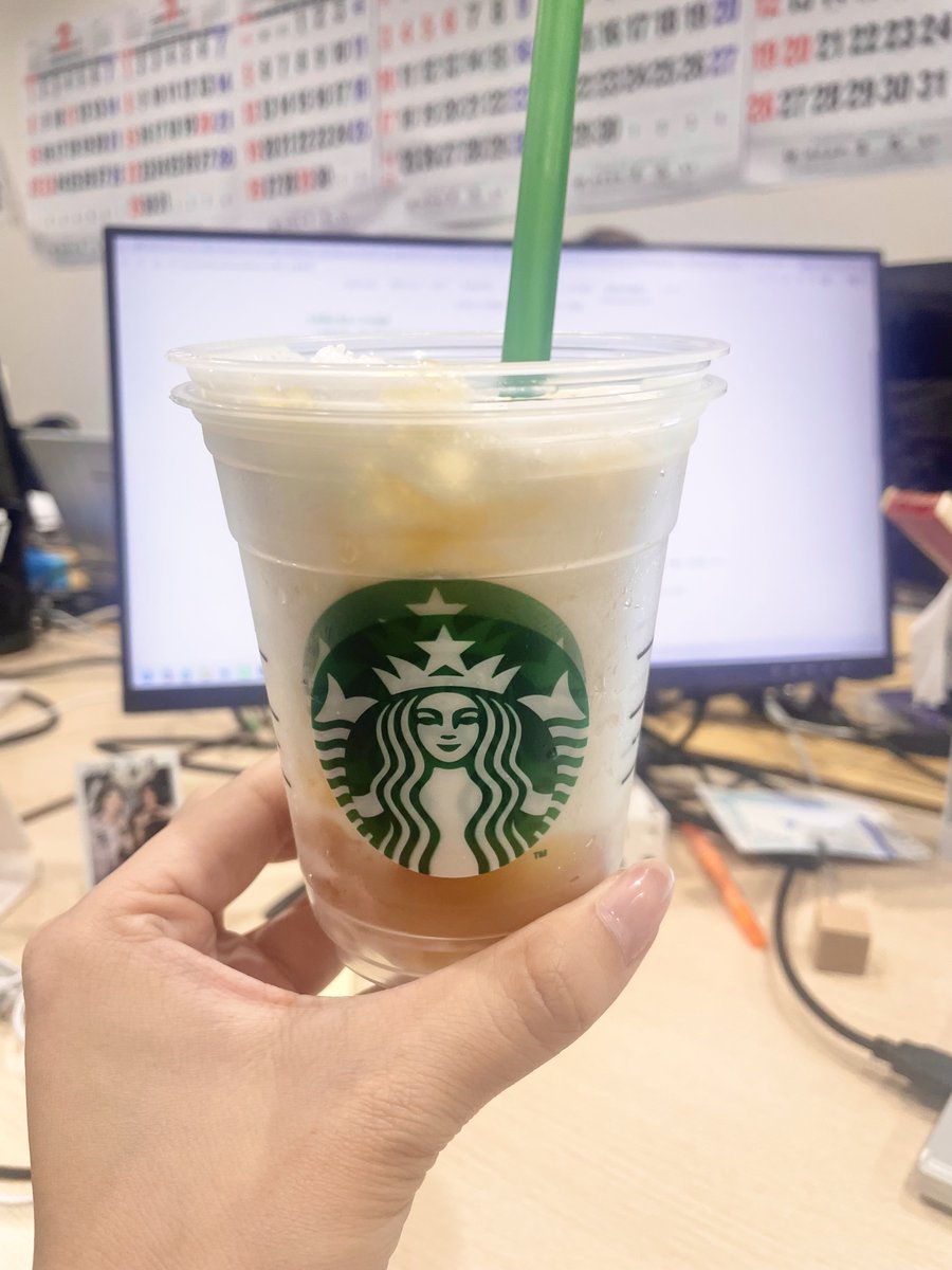 jtrust_denki's tweet photo. 今��はスターバックスでお芋のフラペチーノを飲みました

めちゃくちゃ芋！🍠🍠

秋の味覚、全制覇目指します✨🌰🍄🥕🍎🍇 https://t.co/zIeTYp3CqE