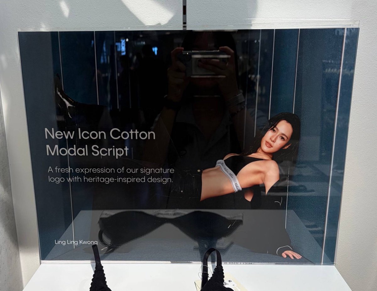 ChenAGAINKHA's tweet photo. NEW LING LING KWONG
CALVIN KLEIN PHOTOS ALERT

AT SINGAPORE WHEELOCK OUTLET 

#Linglingkwong‌ #LinglingKwongxCalvinKlein https://t.co/2DG4euAshu