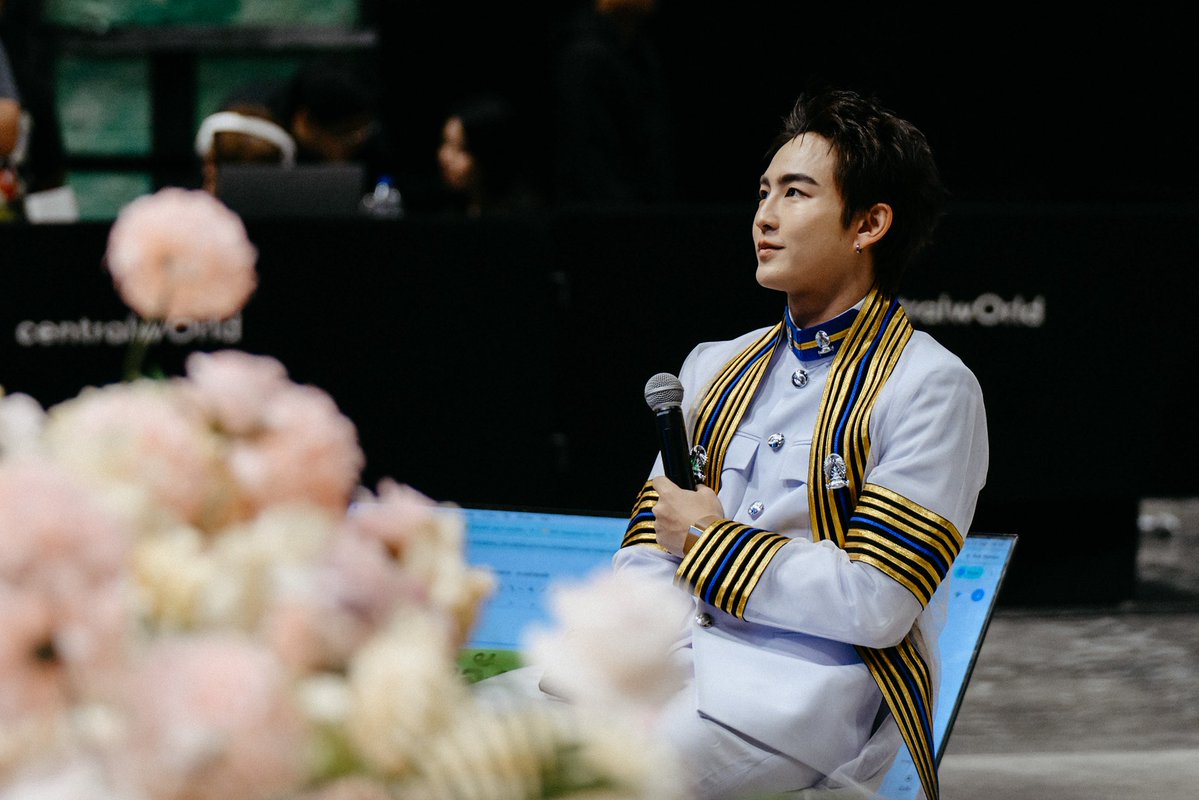 HeartspaceTH's tweet photo. — #HEARTchuthiwat
#HEARTGraduation
#พี่ฮาร์ทนิจุพี่ชุติจบแล้วโว้ย

SO PROUD OF HEART 

ขอขอบคุณครอบครัวของฮาร์ทมาก ๆ นะคะ สำหรับความรัก ความอบอุ่น และการดูแลฮาร์ทเป็นอย่างดีเสมอมา ขอบคุณที่คอยอยู่เคียงข้าง สนับสนุน และเป็นกำลังใจให้ฮาร์ทในทุกช่วงเวลาของการเติบโต จนวันนี้ฮาร์ทได้เดินทางมาถึงอีกหนึ่งก้าวสำคัญและเรียนจบอย่างที่ตั้งใจไว้นะคะ 

และขอขอบคุณ ครูอู๋ มาก ๆ นะคะ ที่เอ็นดูและสนับสนุนฮาร์ทมาโดยตลอด ขอบคุณที่เป็นอีกหนึ่งกำลังสำคัญที่ช่วยให้ฮาร์ทได้เติบโตและก้าวผ่านทุกช่วงเวลามาจนถึงวันนี้นะคะ 

ขอขอบคุณทุก ๆ คนที่สละเวลาและส่งคลิปมาอวยพรและร่วมแสดงความยินดีกับฮาร์ทในวันสำคัญนี้นะคะ ขอบคุณสำหรับทุกคำอวยพร ความรัก และความปรารถนาดีที่ตั้งใจส่งมาให้ฮาร์ท เชื่อว่าคลิปและคำอวยพรเหล่านี้จะเป็นอีกหนึ่งความทรงจำที่มีความหมายสำหรับฮาร์ทในวันเรียนจบครั้งนี้นะคะ 

ขอบคุณทุกความรัก ความทุ่มเท และความปรารถนาดีที่มอบให้ฮาร์ทเสมอมานะคะ 🫶🏻💗

#BUSbecauseofyouishine