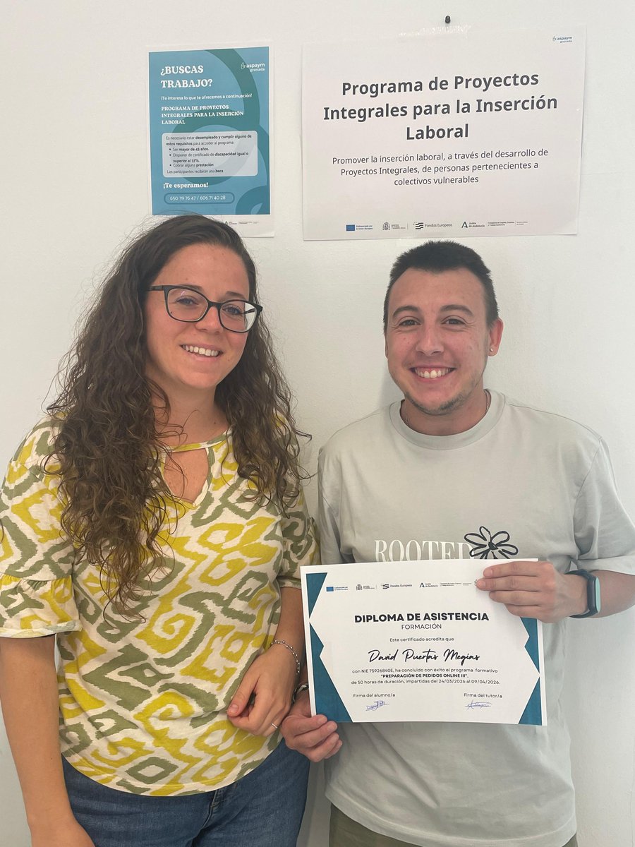 AspaymGranada's tweet photo. 🎓 ¡Seguimos celebrando nuevos logros!✨

Andrea, técnica del Programa de #ProyectosIntegrales, ha hecho entrega de sus diplomas a Ana Isabel Lucena y David Puertas, tras finalizar con éxito 🏅la #formación “Preparación de Pedidos Online”. 📦💻

👏 ¡Enhorabuena! https://t.co/7dpHGZSgF5