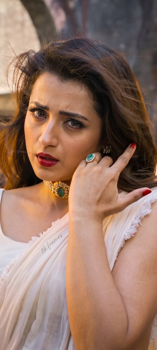 IAmKhabri69's tweet photo. 👩‍🍼Name: Trisha Krishnan ( One Of The Highest Paid Actress In Telugu &amp; Tamil Cinema )

Trisha Krishnan Owns a Luxury Car Collection Valued At Approximately ₹3 To ₹4 crore.

1.🚘Mercedes-Benz S-Class
2.🚙Mercedes-Benz E-Class
3.🚗BMW 5 Series
4🚙Range Rover Evoque
5🚗Audi models https://t.co/vZbmIAuUIB