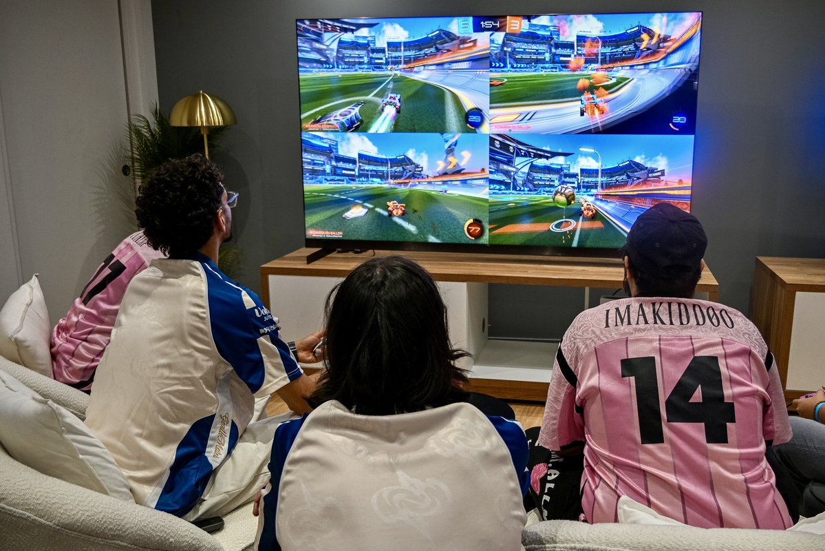 gentlemates's tweet photo. On a bien profité des manettes @ScufFrance pendant la watch party d’hier !  

Retrouvez-les juste ici avec 5 % de réduction grâce au code "GENTLEMATES"

👉 https://t.co/R5tZfDDNAv https://t.co/YG3tlLbkLi