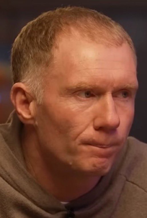 Alph__Utd's tweet photo. 🚨 Paul Scholes on United going from 1st in running under Amorim to 19th under Carrick:

“I saw the table this morning and I sent it to Giggsy.

I said, ‘Have you looked at this?’

He said, ‘I don’t want to look at it.’

14th in distance. 18th in sprints. 19th in high-speed runs. Outrun in every game except the one where City had ten men.

I told him, ‘Under Amorim we were first in these. First. I didn’t like some of the football. I said it at the time. But they ran. Every week. You could see it in the 85th minute. Legs gone, still going.’

Now training is shorter. Sharper. Everybody clapped that. Then they go two-nil up at Old Trafford against Brighton and stop.

I watched it back. After the second goal the running dies. They’re waiting. Waiting for the bench. Waiting for the night to save them.

I said to Giggsy, ‘Roy would have taken the bus keys off them for this.’

He laughed. Then he stopped laughing.

Because that’s the part people don’t want to say.

Amorim didn’t get the results. I know. I lived it as a fan.
But the numbers were honest. These numbers aren’t.

You can call it control. You can call it Carrick-ball.
I call it a team that decided running was optional.

We used to be first in this.
Now we’re 19th.

If that doesn’t bother you,
you never played for this club.”