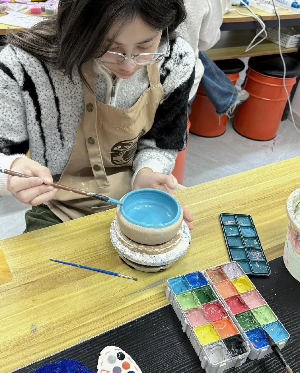 ColtonGritz's tweet photo. Just had a super fun DIY ceramic workshop with our campus art club! Hand-painted mugs turned out way better than we expected  #CampusLife #ClubActivity， https://t.co/XU3Njkq12m