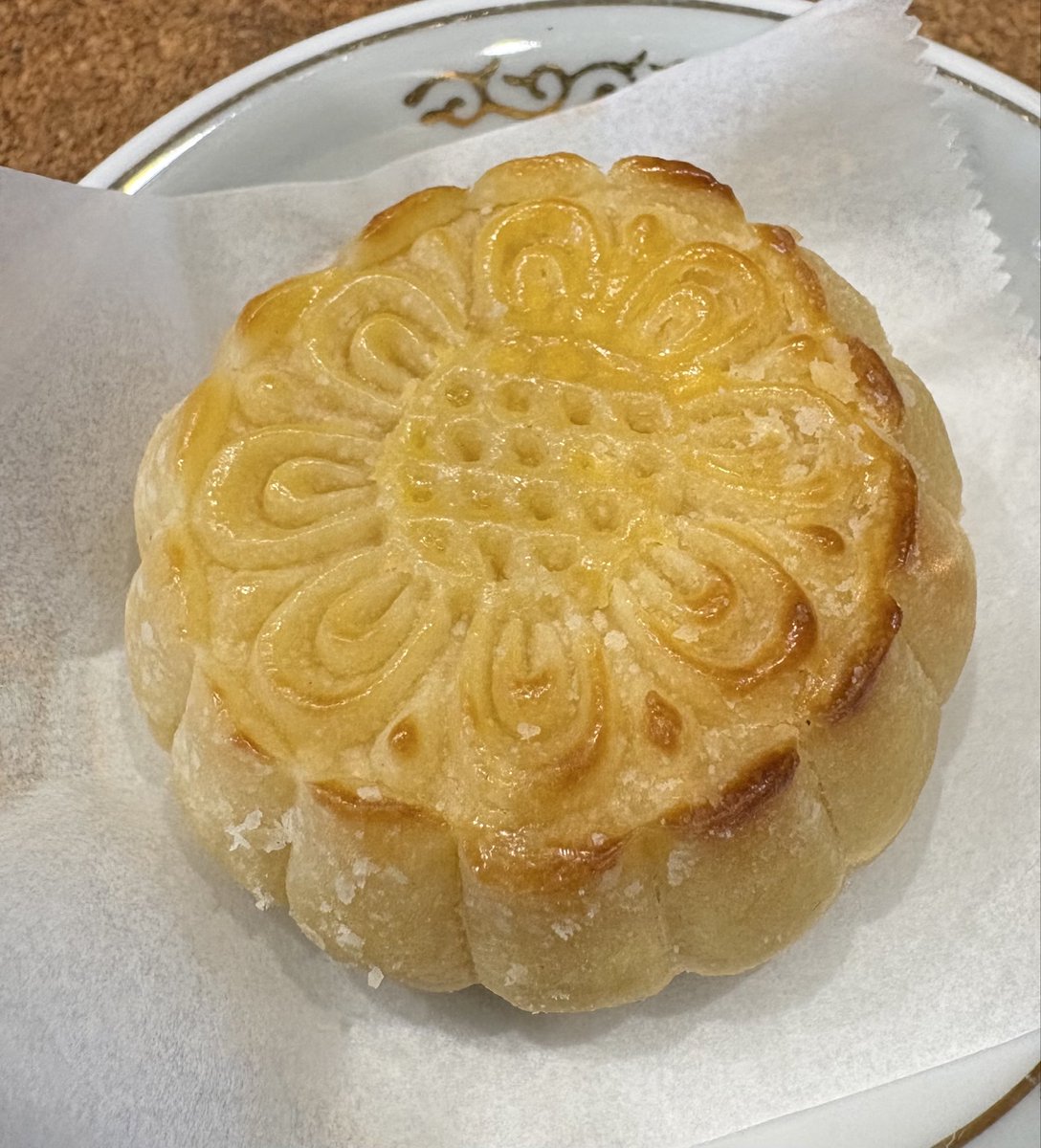 torioino's tweet photo. 台風が来る前にと外出🚶‍♀️

北久里浜のアトホームな香港カフェで、やさしいスープのエビワンタンと、ホカホカのカスタード月餅でゆっくり☕️
お客さんのayaさんのフォト葉書とフリーペーパーもいただき✨

帰りは川沿いに歩いて、いつものカワウに挨拶🪶
川面には、鴨たちももう泳いでいました🦆🦆🦆 https://t.co/BSAVgsL6Md