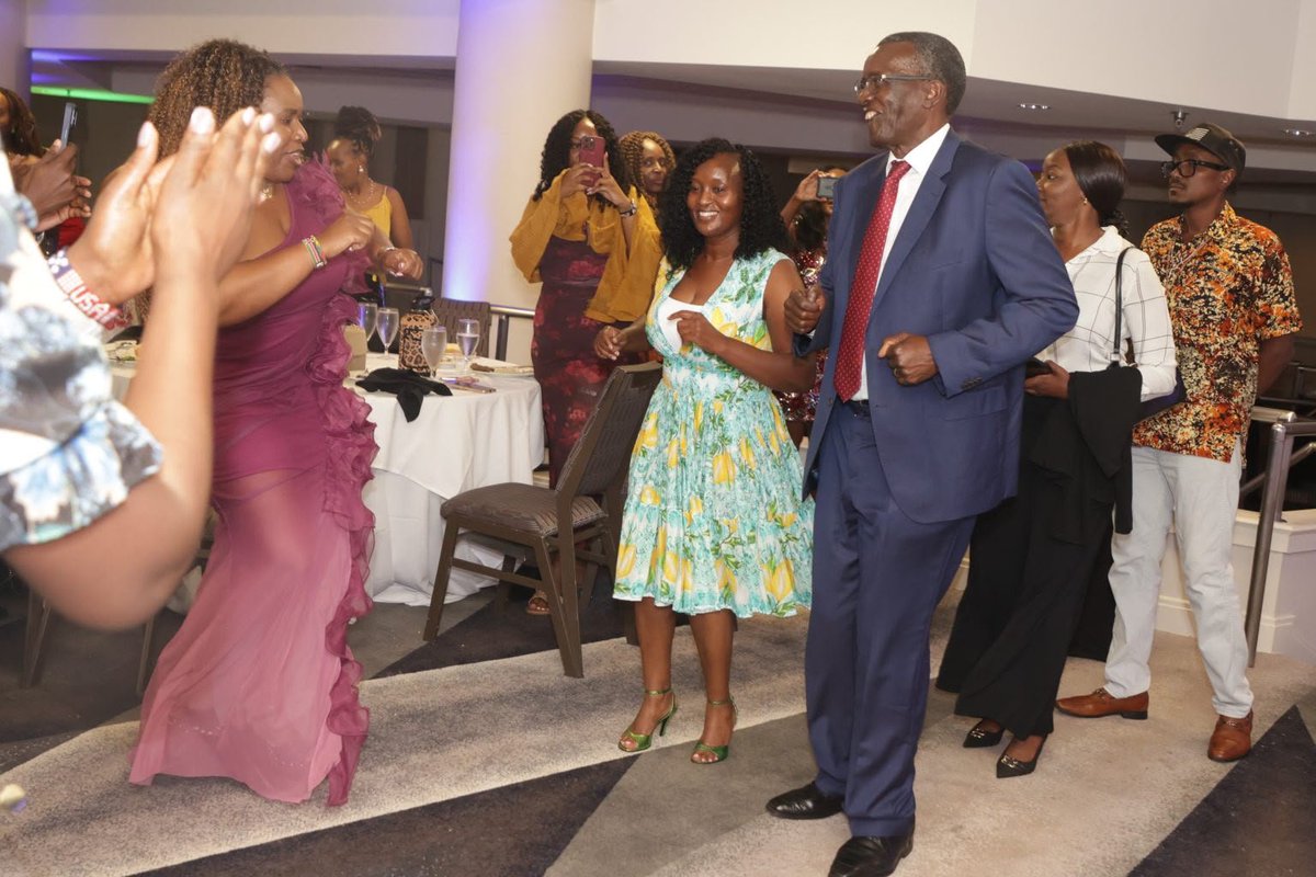 Seskogits's tweet photo. Day 2 of US tour CJ Maraga joins 300+ Kenyan nurses at their convention in Washington DC, founded by Dr. Jelia Akombe.
After meeting US Congressional leadership,his message was simple: “If elected President,I will be the first to follow the law.” #UkatibaCaravanDiasporaEdition https://t.co/23XScY2SV8