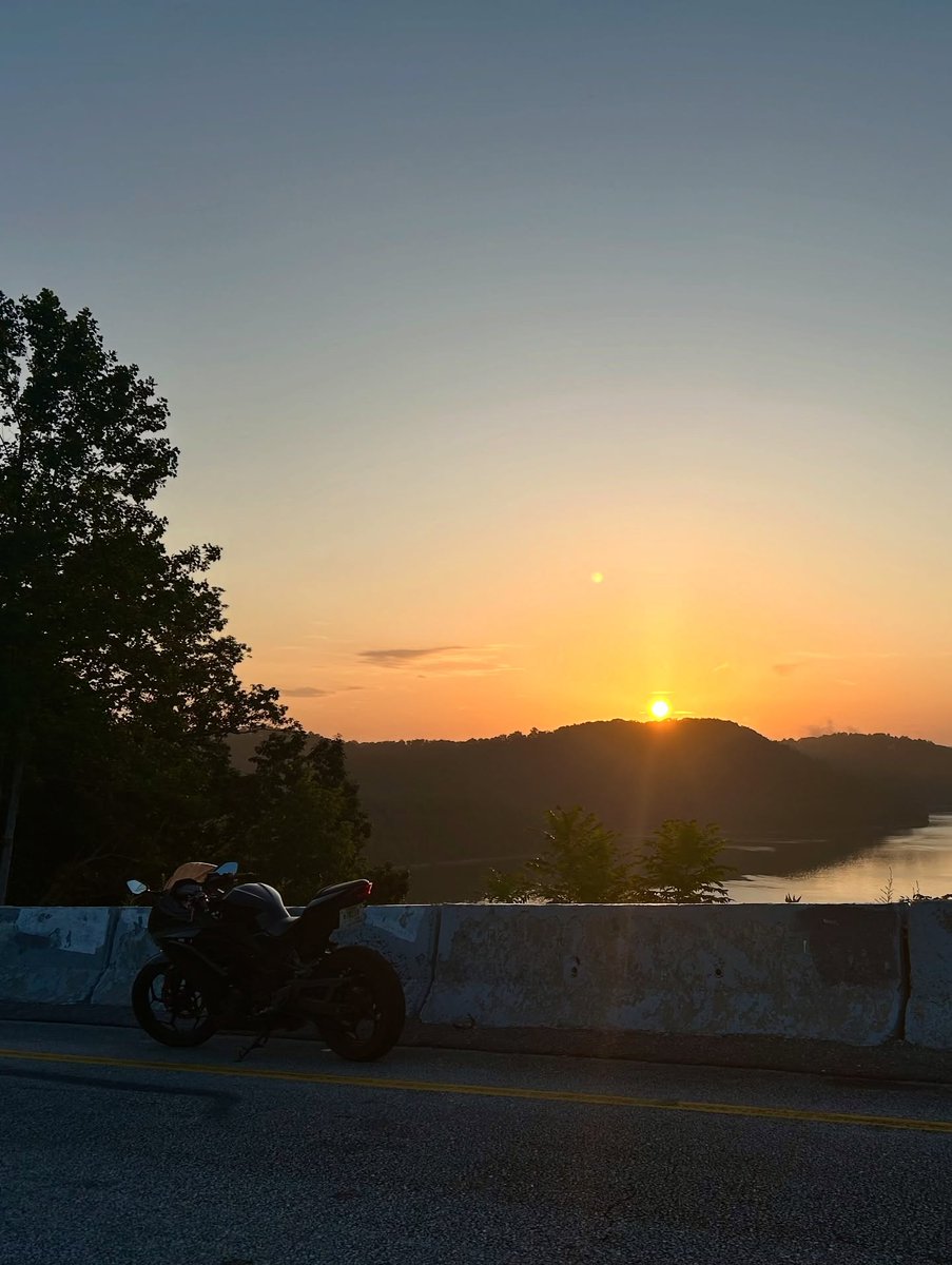 YokoAugle's tweet photo. Motorcycles at sunrise, captured through the lens of the motorcycle lifestyle. https://t.co/N3p2ANSACa