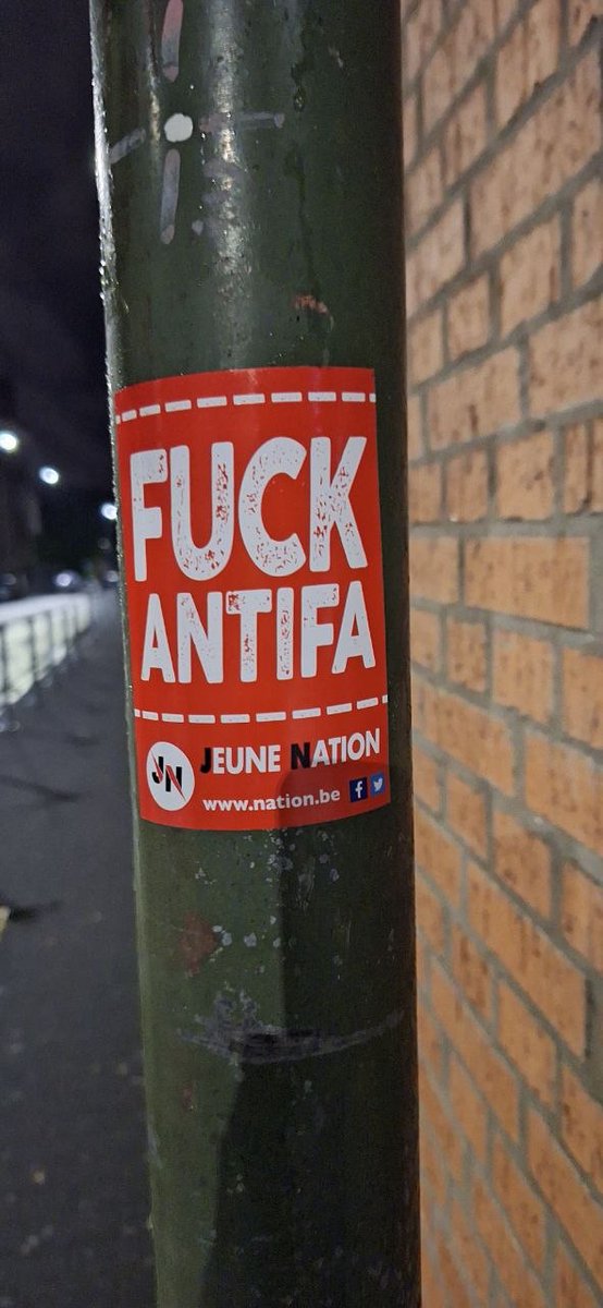 Nation_x_'s tweet photo. Collage dans les rues de Charleroi https://t.co/FpiXMxuxXy