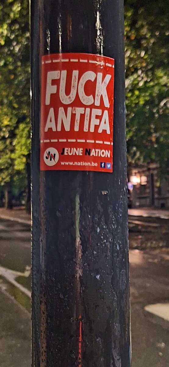 Nation_x_'s tweet photo. Collage dans les rues de Charleroi https://t.co/FpiXMxuxXy