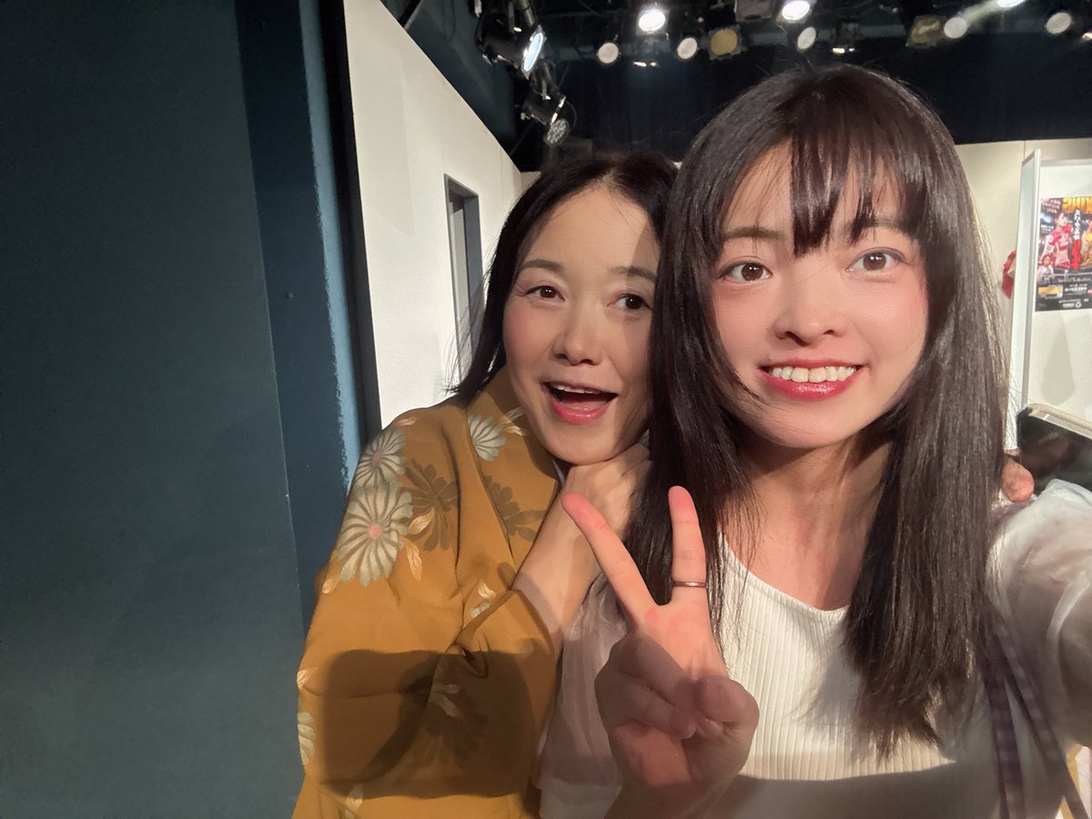 morningchildby1's tweet photo. LIVES PRODUCE 『Queen of the Ring』　
B班を観に行きました🥊✨
少々ネタバレあるかもしれません⚠️

最初にびっくりしたのがシアターブラッツの座席が映画館の椅子だったこと🥹💺
以前劇団水色革命さんに出演させて頂いた時に、レトロで好きだったけど、どこも綺麗になっていて驚きました😍

アンリちゃんやっぱり凄かった❣️
今までダークサイドな役を見ることが多かったけど、普段の真っ直ぐで前向きで優しいアンリちゃんに近い役で爽やかな気持ちになりました。
ヒナタちゃんは兎に角意外な役で、面白ろくて、兎に角色んな人に観てほしい。
そして是非朝子軍に入ってほしい。

ボクシングの知識は余りなかったけど、それでも分かりやすくて、アクトレスと重ねてしまうところもありました😂
アンリちゃんヒナタちゃんも、体つきがしっかりしてて、普段をみてるからか説得力が体から溢れてて、感動しました。

笑角さんにも会えて笑角さんは面白い3人で出てて、声出して笑いました😂

観終わった後爽やかな気持ちになりました🫶
やっぱり舞台っていいなぁ。

A班のまーちゃんも気になる笑笑

#QueenOfTheRing
#女子ボクシング #QOTR