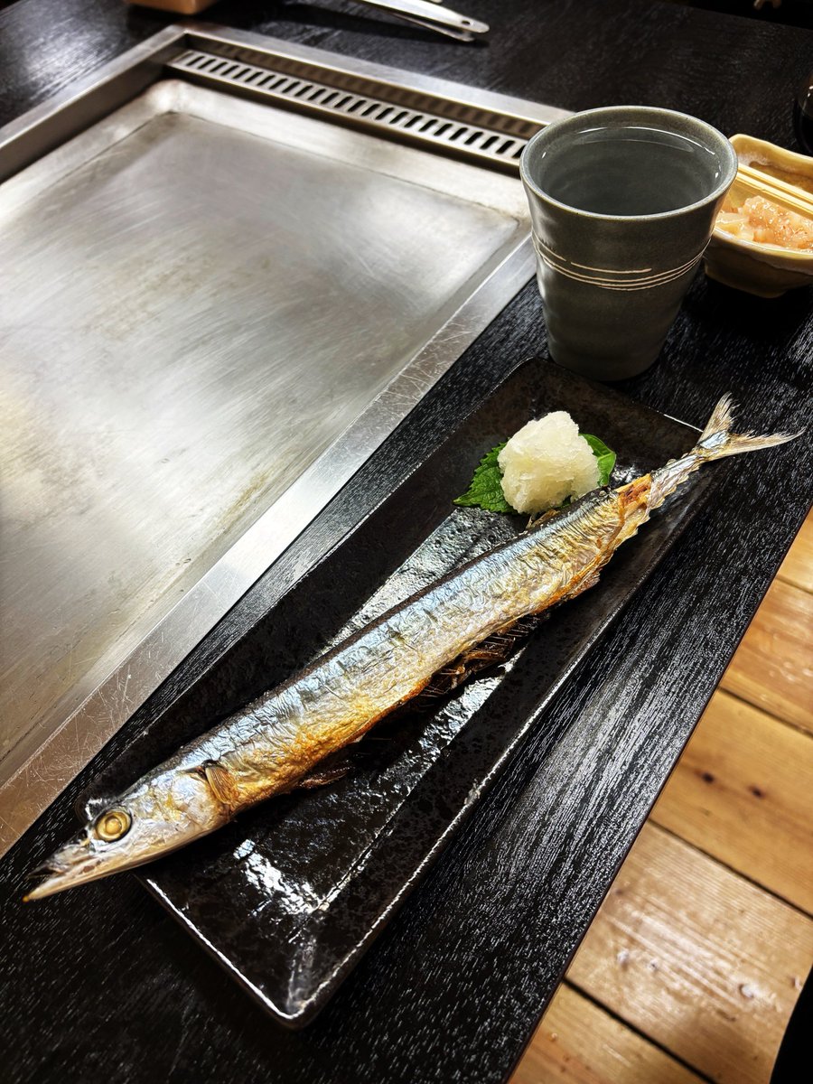takeyarinavy's tweet photo. 日没18時25分
仕事を早めに休みにして一度帰宅、シャワーを浴びて、16時から馴染みの店でゆっくりと
店内モニターで大相撲中継観ながら秋刀魚を食すもまだ外は夏の日差し
#シルバーウィーク https://t.co/AOWubBF3EF