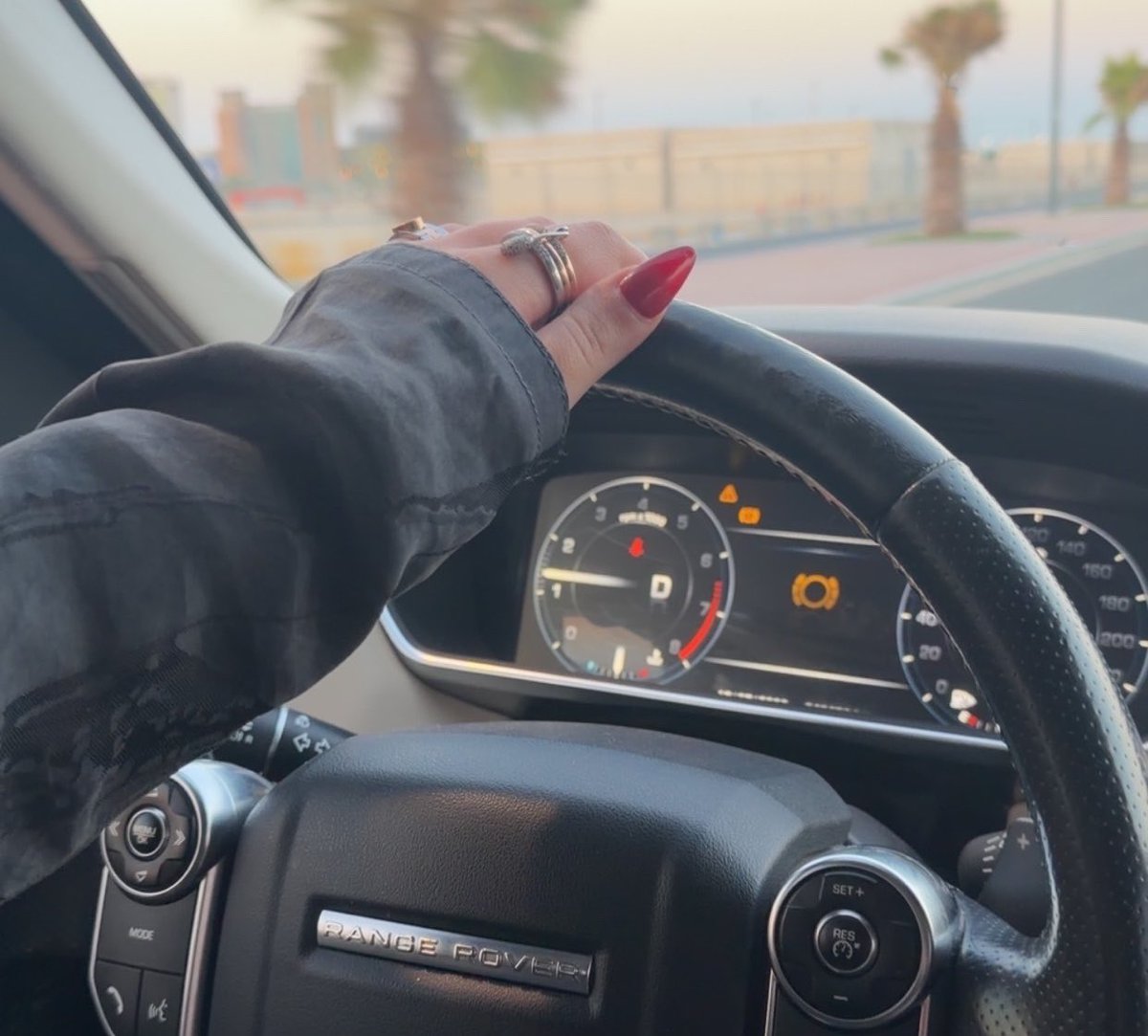 2i6iiii's tweet photo. ليا سجوا العالم مع الوقت ما سجيّت
 خذيت الطريق اللّي فجوجه تسليني https://t.co/2AXi3yoQLK