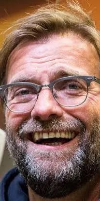 MedienfuzziShow's tweet photo. Es geht einfach nahtlos weiter 🙄
Erstmal die politische Einstellung raushängen lassen, bevor überhaupt ein Spiel bestritten wurde. Dürfen seine Spieler AfD wählen und ungeimpft sein? Welche Binden werden sie unter Klopp tragen? Welche dummen ideologischen Aktionen werden sie über das Kicken stellen? Stellt die SPD mit auf?
