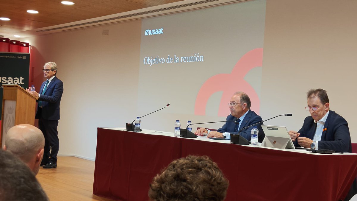 COAATMCA's tweet photo. 📌 El presidente y la vicepresidenta del COAAT Mallorca, Luis Alfonso de León y María Sicre, asistieron ayer a la segunda reunión anual de presidentes con @Musaat_Seguros. Hoy, de León y Sicre, asisten también a la Asamblea General del @CGATEsp. https://t.co/a0cXJOnMfK