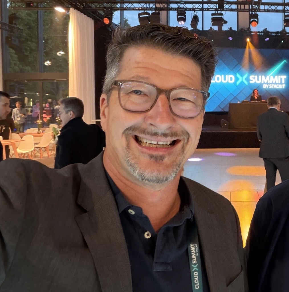 nl_ix's tweet photo. 𝗖𝗹𝗼𝘂𝗱 𝗻𝗲𝗲𝗱𝘀 𝗰𝗼𝗻𝗻𝗲𝗰𝘁𝗶𝘃𝗶𝘁𝘆. ☁️
Yesterday, our colleague Michael Groß joined the STACKIT Cloud X Summit.

An interesting day with a strong focus on cloud, digital sovereignty and the growing importance of European digital infrastructure.

It was also good to see KPN on stage, sharing more about its partnership with STACKIT for the Dutch market. As a long-standing connectivity partner of KPN, that naturally made the story particularly relevant for us.

Because as more business-critical applications move to European cloud environments, the question is not only where they run — but also how organisations connect to them.

More choice. More control. And direct connectivity to the cloud platforms businesses depend on.

Thank you @STACKIT for hosting and for the interesting conversations. We look forward to continuing them.