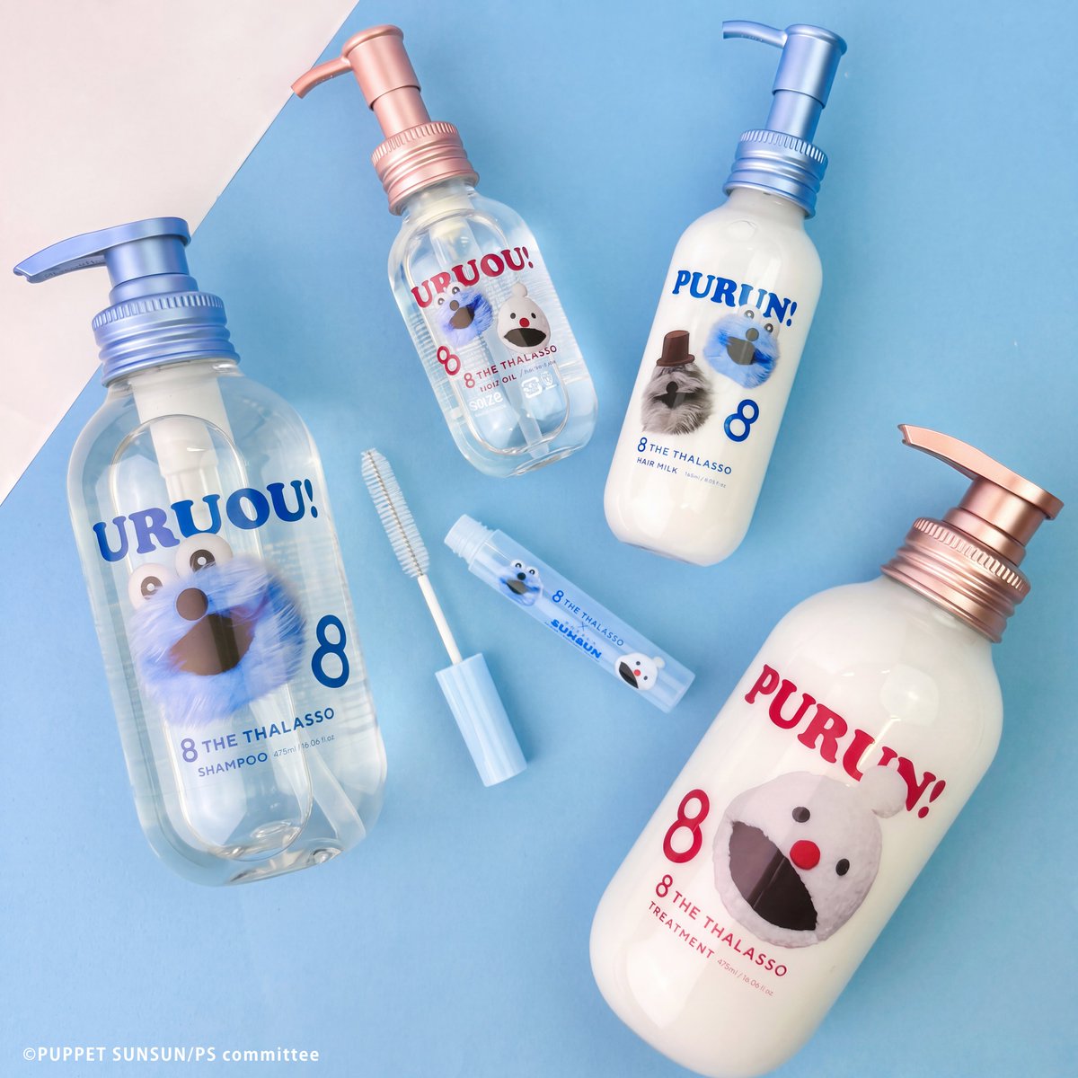 plazastyle's tweet photo. ＼URUOU! PURUN!／

エイトザタラソとパペットスンスンがコラボレーション！💙​
PLAZAにも4アイテムが限定パッケージで登場！

中でも注目は、10/7(水)まではPLAZAでしかゲットできない*「ポイントフィクサー 美容液ジェル」✨
気になるアホ毛や前髪を整える、マスカラ型のポイント用ヘアスタイリング剤です◎

そのほか、「モイストシャンプー＆トリートメント スペシャルキット」、「美容液オイル」「美容液ヘアミルク」もラインアップ🌟

* 10/7(水)までPLAZA先行販売

￣￣￣￣￣￣￣￣￣￣￣￣￣
8 THE THALASSO × PUPPET SUNSUN

【PLAZA展開アイテム】
・モイストシャンプー&モイストトリートメント パペットスンスン デザイン スペシャルキット A　￥3,190(税込)
・リペアショット&EXモイスト 美容液オイル パペットスンスン A　￥1,595(税込)
・ジェントルリペア&モイストチャージ 美容液ヘアミルク パペットスンスン A　￥1,595(税込)
・ポイントフィクサー 美容液ジェル パペットスンスン A　￥1,210(税込)

※取扱いアイテムは店舗により異なります。

￣￣￣￣￣￣￣￣￣￣￣￣￣