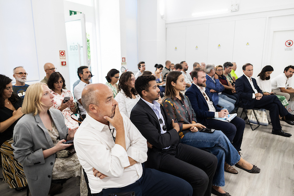 Lisboaenova's tweet photo. No Pátio da Água da @EPAL apresentou-se os resultados do projeto BICI, com representantes da @CamaraLisboa, Lisboa E-Nova, @GlobalStreets e @MunicipioOeiras. Destacou-se avanços na infraestrutura ciclável e reforçou o compromisso com a mobilidade urbana sustentável. #SEM2026#BICI https://t.co/bi3WfVnxQx