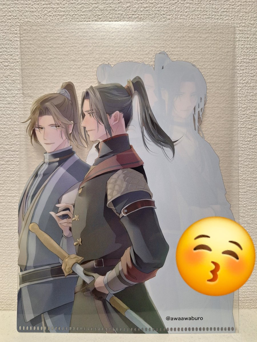 awaawaburo's tweet photo. クリアファイル、来ました～🧡💜
(１枚目：オモテ　２枚目：ウラ)

あと捏造衣装の白風情ビッグアクスタも来たんですが、余部が無かったのでごく少数での募集になります🙇‍♂️今夜あたりお知らせしますね… https://t.co/ttHm3GxkOx