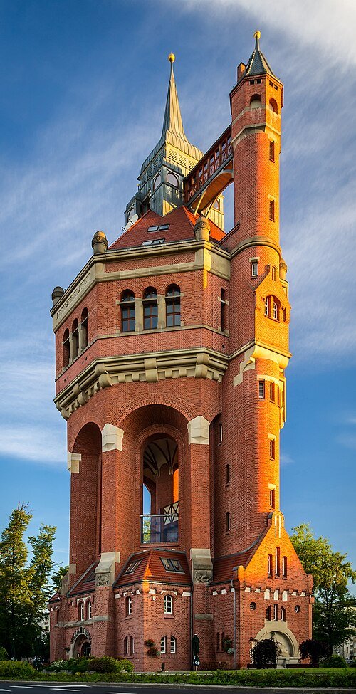 johndory1914's tweet photo. Wasserturm Breslau, built in 1905 and inspired by the medieval castles of old, remains the Gold Standard when it comes to water towers https://t.co/KE0cEHeE20