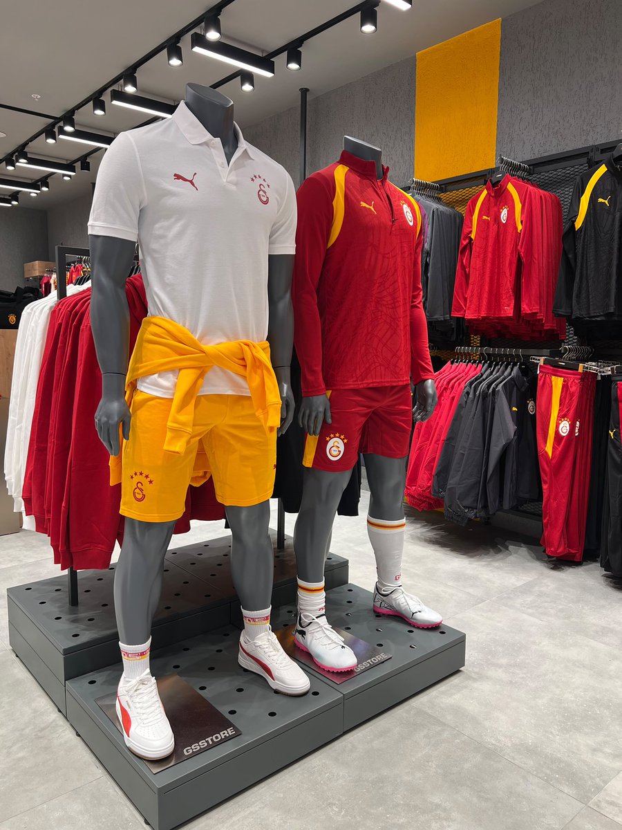 GSStore's tweet photo. GSStore şimdi Florentia Village Luxury Outlet AVM’de! 😍

Avrupa’nın en büyük outlet alışveriş merkezlerinden biri olan Florentia Village’da yer alan tek spor kulübü taraftar mağazası olarak, sarı-kırmızı tutkumuzu şimdi yeni adresimize taşıyoruz. 💛❤️

Yeni sezonun en sevilen ürünleri ve Galatasaray ruhunu buluşturan koleksiyonlarımızla seni mağazamıza bekliyoruz. 🦁

📍 Florentia Village Luxury Outlet AVM
İhsaniye İstanbul Caddesi, No: 17
Mağaza No: 202, Eyüpsultan / İstanbul