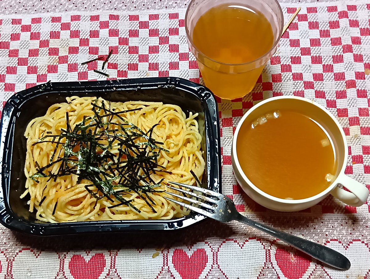 hir7148's tweet photo. 6日は、仏様のお供え更新で和菓子を食べたので夕飯は無し。
7日は味の南蛮漬、しそ餃子、ナスの味噌炒め、豆腐とわかめの味噌汁、もずく酢、白菜漬、白飯。
8、9日は体調がずぐれなかったので…。
8日は、冷食の辛子明太スパとオニオンスープ。
9日は、冷食ののり弁ともずく酢、油揚げとネギの味噌汁。 https://t.co/ELCx7aMZww