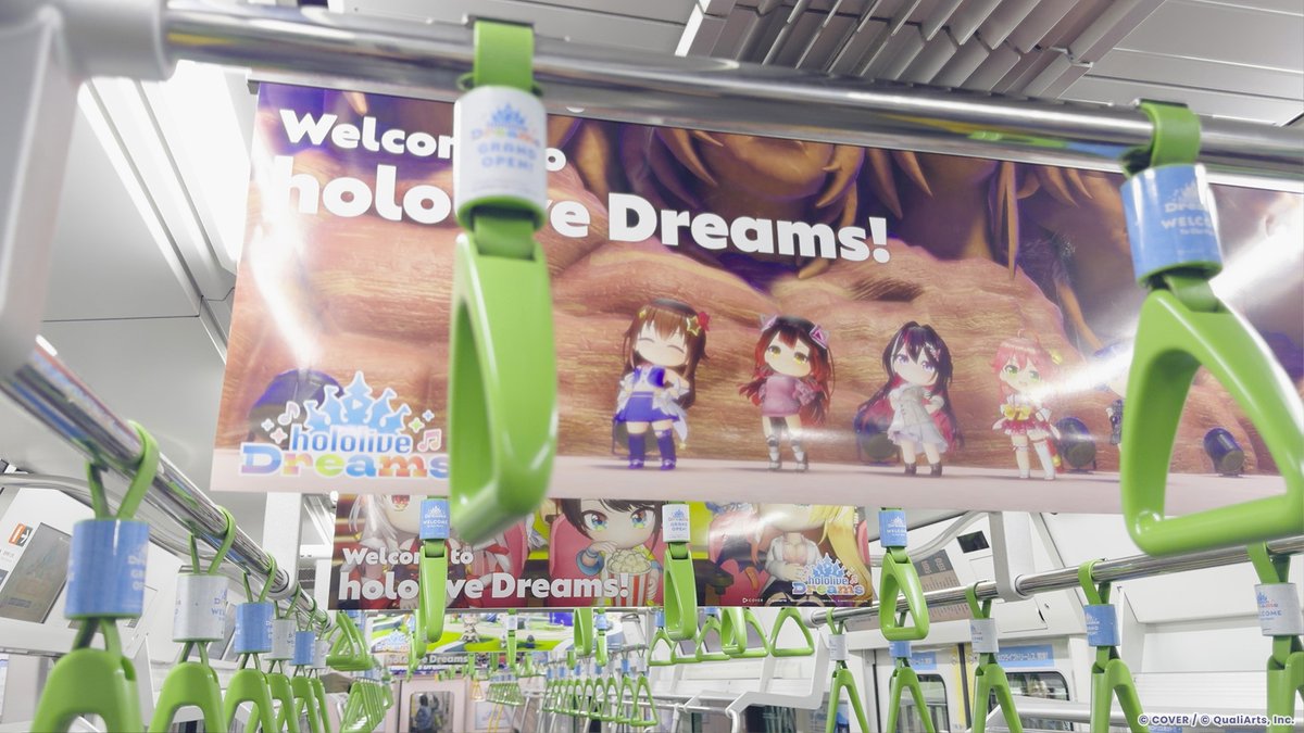 hololive_dreams's tweet photo. /／
🚃 ホロドリワールドジャック
山手線でも開催中！🏰🎶
\＼

山手線の全車両をラッピング✨
車内にも #ホロドリ のさまざまなコンテンツが登場！

外装から車内まで、ぜひお楽しみください👀🎶

撮影した写真や動画は、#ホロドリワールドジャック をつけてぜひ投稿してください🙌

#ホロドリ

※編成や運行情報について、鉄道会社や駅係員へのお問い合わせはご遠慮ください。
※運行期間は予定であり、予告なく変更・中止となる場合がございます。
※運行期間中であっても運休となる場合がございます。
※最終日は撤去作業を行うため、運行を行わない場合がございます。
※山手線の車体広告は1編成となります。
（※広告鑑賞目的や写真・動画撮影目的で駅ホーム上にとどまる行為はお控えください。）