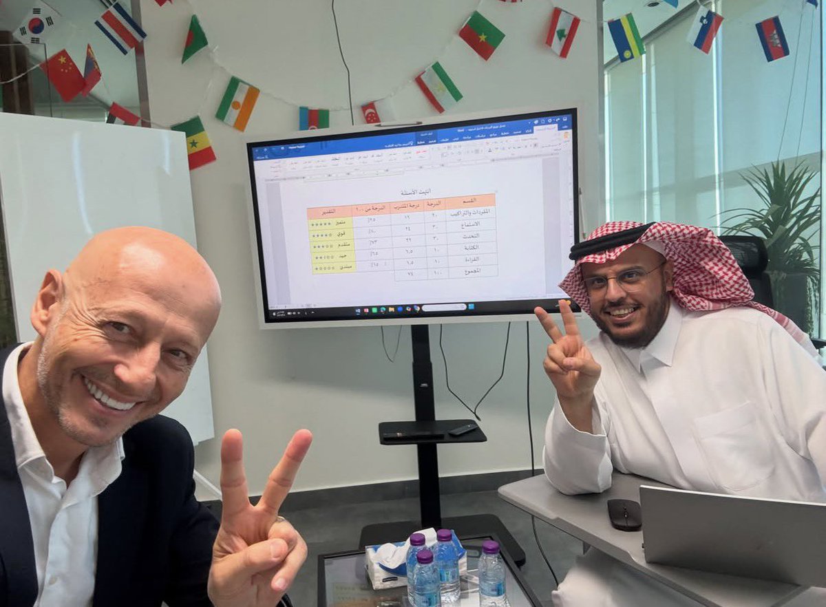 baytAlhilal's tweet photo. 📸 'ستيف كالزادا' يواصل تعلّم اللغة العربية 💙 https://t.co/DiNegrSSgh