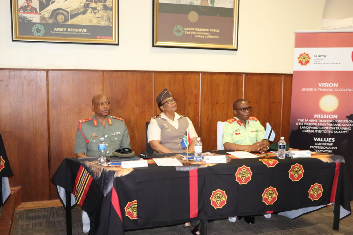 SANDF_ZA's tweet photo. Botswana Defence Force Command and Staff College conducts geo-strategic visit to SA Army College.
https://t.co/BUCxVTRKJ5
πΏπ¦#SANDF
πΏπ¦#SAArmy
π¦#PrideOfLions
π§πΌ#BotswanaDefenceForce https://t.co/MiErBvZ3r5