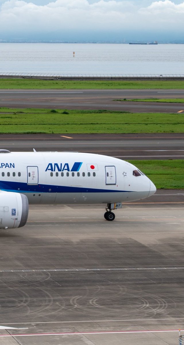 taku_ya1983's tweet photo. 🗓️2026.09.15
📍中部国際空港
セントレアで久しぶりに見たANAのBoeing787
定期便の787は今無いからかなり新鮮🥰
写真はあえて３分割、左右にスライドして見えるようにしてみました✨
#セントレア #ANA #B787 #DreamLiner https://t.co/aYMggNlELw