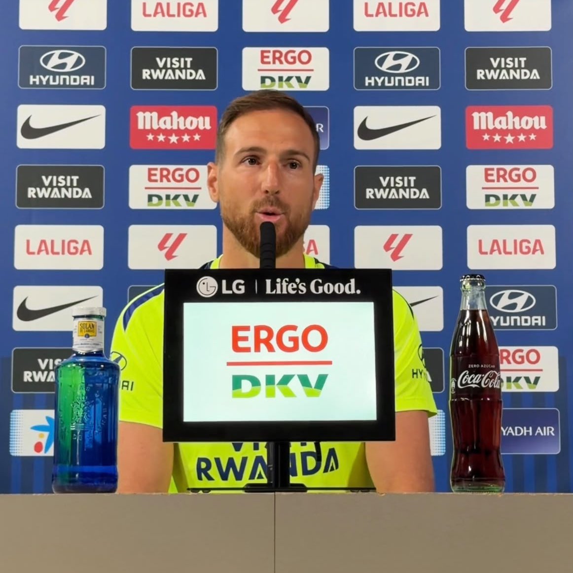 partidazocope's tweet photo. 🦾 Jan Oblak, sobre el objetivo del @Atleti en @LaLiga 

🆙 "El Atlético de Madrid cada año va a insistir en ganar la liga"

🔢 "No estamos aquí solo para quedar entre los tres o cuatro primeros"

📻 #PartidazoCOPE https://t.co/PQInGJM8mI