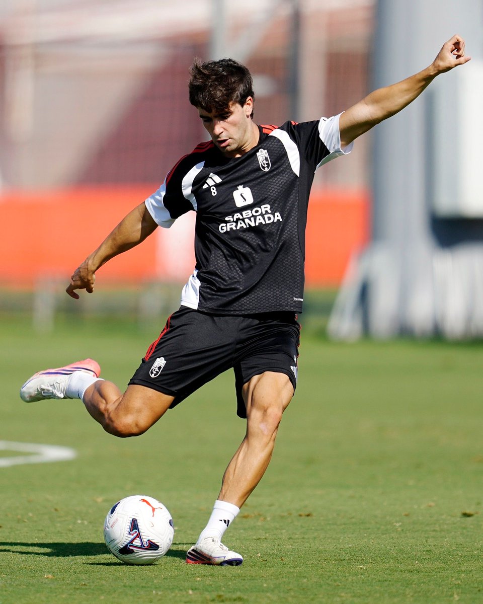 GranadaCF's tweet photo. A por el viernes 👊🏼❤️‍🔥 https://t.co/YVav8aZzvU